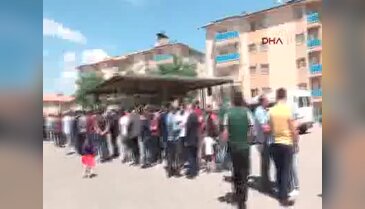 Şehitler için verilen mevlitte 300 metrelik kuyruk