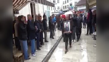 Beyin kanaması geçirerek ölen estetisyen Kübra gelinliği ile uğurlandı