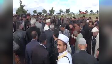 Yan yana toprağa verildiler