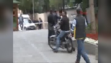 Adana Büyükşehir Belediyesi'ne zorla girmek isteyen 3 kişi gözaltına alındı