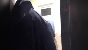 Tuvalette uyuşturucu kullanıp baygınlık geçiren bağımlı genç, itfaiye ekipleri tarafından çıkarıldı