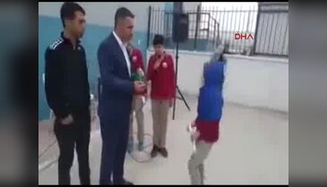 Mersin'de Sakal-ı Şerif öptürülmesi tartışma çıkarttı
