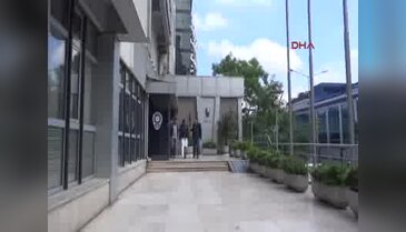 Dolandırıcılık yapan tellak polisi görünce düşerek bacağını kırdı