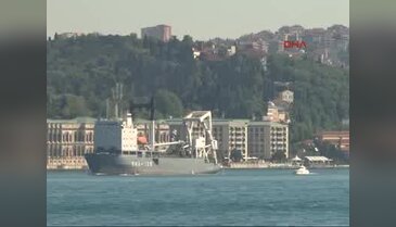Rus gemisi Boğaz'dan tankla geçti!