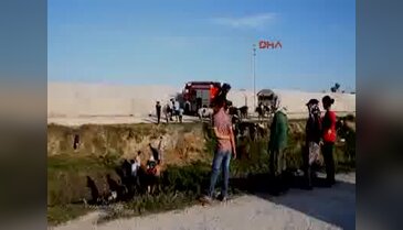 Çamura saplanan gebe ineği itfaiye kurtardı