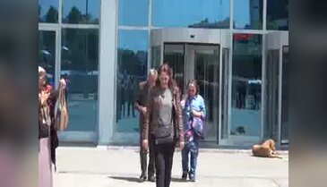 Duruşma salonunda taş şoku