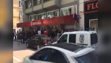 Bankadaki memuru kandırıp kasadaki paraları çaldılar