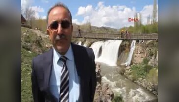 Vanlılar Muradiye Şelalesi'ne akın etti