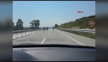 Motosikletlilerin yolda tehlikeli hareketleri