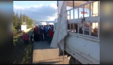 Tarım işçilerini taşıyan kamyonet, kamyona çarptı: 9 yaralı