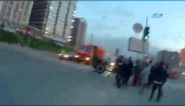 Trafikte top mermisi paniği!