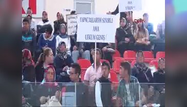 Engelli öğrenciler halay çekti, ponpon gösterisi yaptı