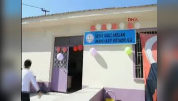 Şehidin ismi okuluna verilirken annesi gözyaşını tutamadı