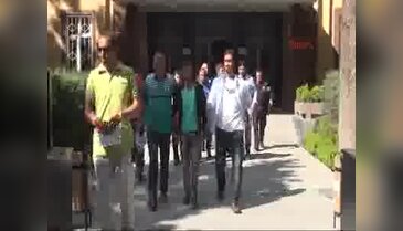 Sahte altın gösterip arkadaşlarını gasp ettiler