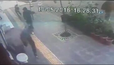 Saldırının ardından yaşanan panik kamerada