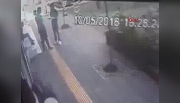 Saldırı sırasında yaşanan panik güvenlik kamerasında