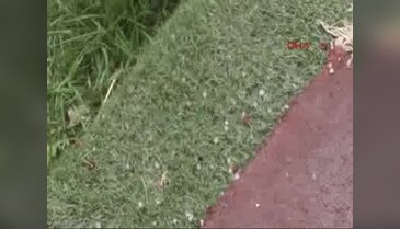 Karabük'te sağanak yağmur caddeleri göle döndürdü