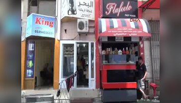 Suriyeli açıyor, Türk esnaf kepenk kapatıyor