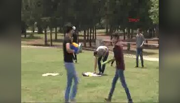 Adana'da üniversiteli öğrencilerin su savaşı