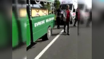 Çanakkale'de şehitliğe ziyaretçi taşıyan yolcu otobüsü devrildi