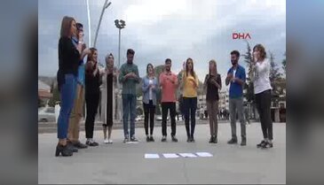 Ağızlarını bantlayıp engellilere dikkat çektiler