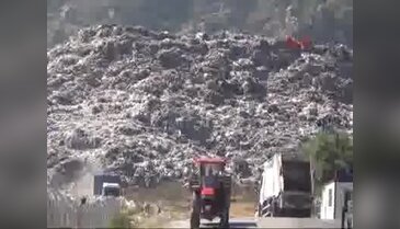 Şehir çöplüğü mültecilerin ekmek kapısı oldu