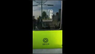 Bursaray yine bozuldu, vatman yolcuları bağırarak vagondan indirdi!