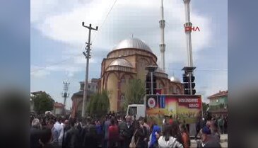 Şehit annesi oğlunun silah arkadaşlarını görünce feryat etti - 2
