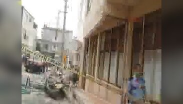 Lapseki'de bitişiğine inşaat yapılan 5 katlı bina çöktü