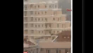 İstanbul'da askeri kışlanın karşısında patlama! - 1