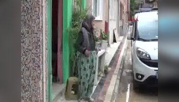 Bursa'da yaşlı kadına kapkaç şoku!