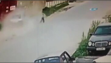 Küçük çocuk ölümden kıl payı kurtuldu!