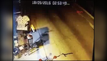 Kokoreççiye pompalı tüfekle yapılan saldırı güvenlik kamerasında