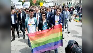 Kosova'da LGBTİ karşıtı yürüyüşe Cumhurbaşkanı da katıldı