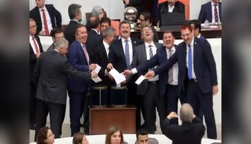 Meclis Genel Kurulu'nda dokunulmazlık görüşmesi ve oylaması