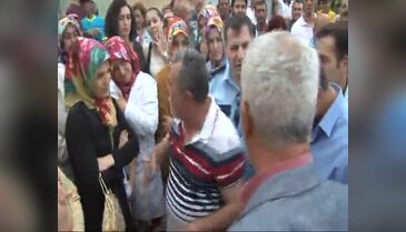 Bursa'da köylü kadınlar yol kapattı!