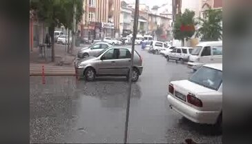 Sivas'ta dolu yağışı etkili oldu