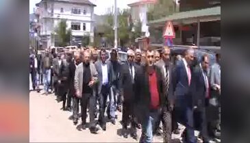 CHP çelenk koydu, polis kaldırdı