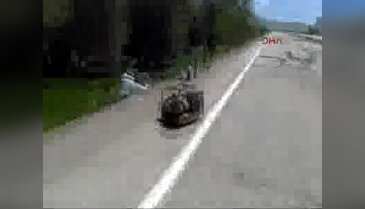 Taklalar atan otomobilden birkaç kırıkla kurtuldu