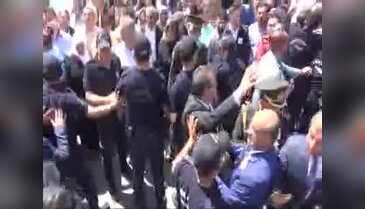 Kılıçdaroğlu'na şehit cenazesinde yumurtalı protesto