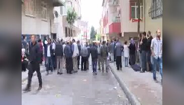 İstanbul Bahçelievler'de yıkılan evin enkazında 24 saat nöbet - 1