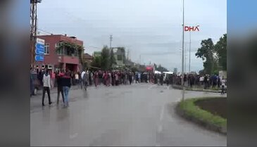Ölümlü kazanın ardından yolu kapatıp araçlara saldırdılar