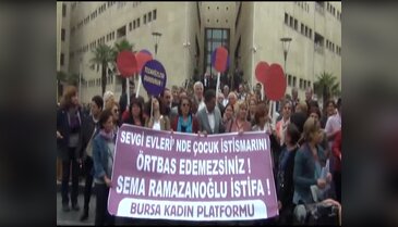 Bursa'da kadınlar isyan etti! Küçük kız meraklı gözlerle olan biteni izledi...
