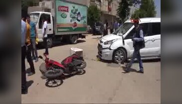 Hafif ticari aracın çarptığı motosiklet sürücüsü yaralandı