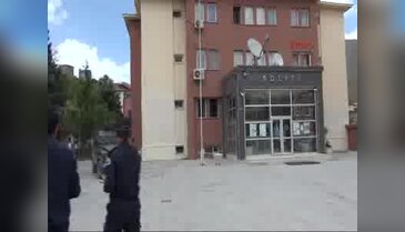 Hakkari'de "FETÖ/PDY" operasyonunda gözaltına alınanlar adliyede