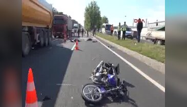 Kamyon önünde giden motosikleti biçti: 2 ölü