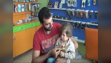 Kayıp çocuk, kendisini bulanın kucağında uyudu