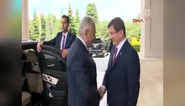 Binali Yıldırım,  başbakanlık görevini Ahmet Davutoğlu'ndan devraldı