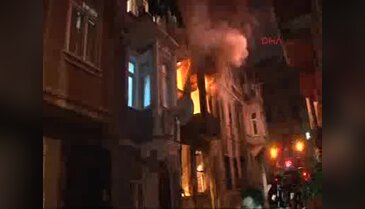 İstanbul Beyoğlu'nda alevli gece