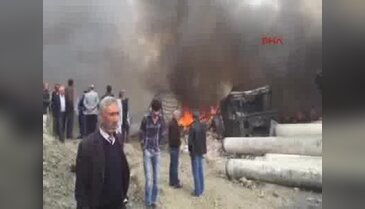 Doğubayazıt-Çaldıran yolunu kesen PKK'lılar 12 aracı yaktı